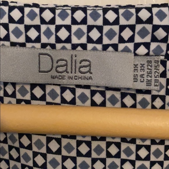 Blue and White Dalia Top - Picture 6 of 7